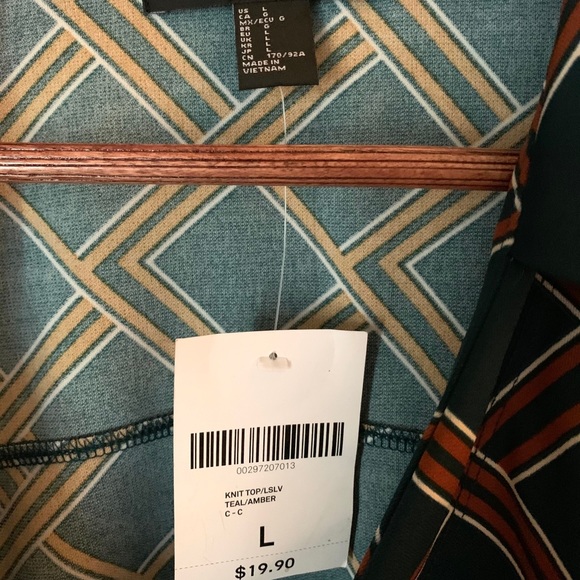 Cropped Forever 21 Top - Picture 3 of 3